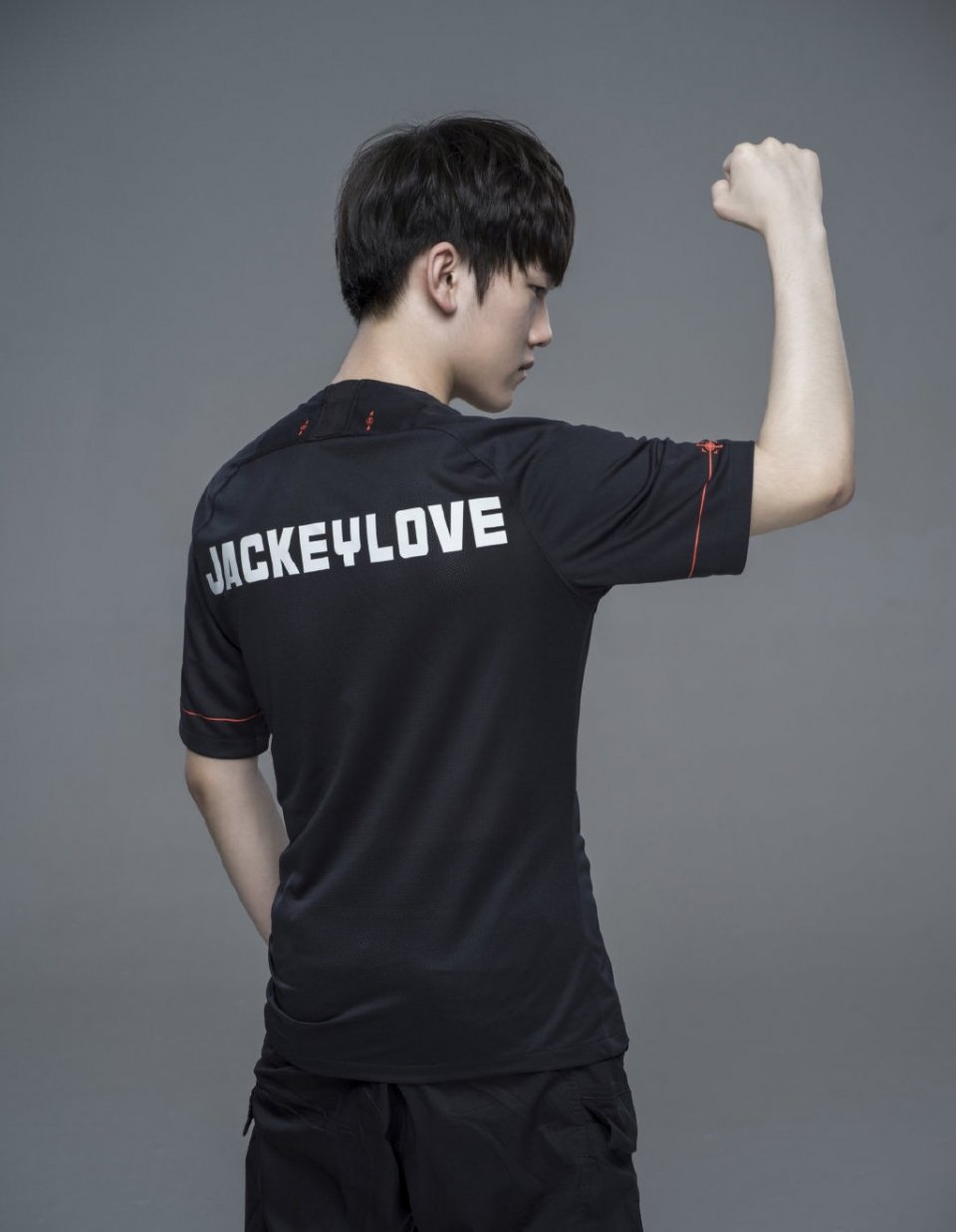 包含JackeyLove回归赛场，逆转首场状态亮眼，澳大利亚队观众沸腾！的词条