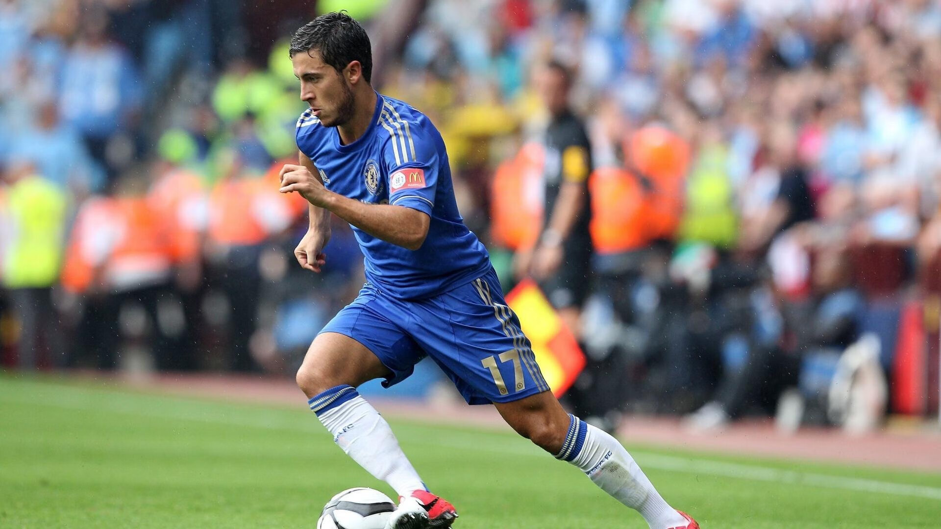 多米体育-哈登回归赛场，大胜首场状态亮眼，切尔西观众沸腾！